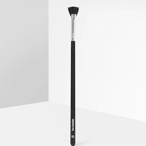 BH Cosmetics Fan Detailer Brush
