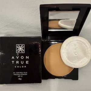 Avon True Color Oil Control Pressed Powder – Medium